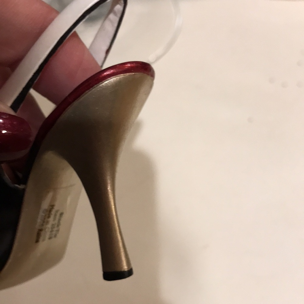 Just the Right Shoe Collectible. Design called Black Tie.  Item # 25618. No Box. - Picture 7 of 11